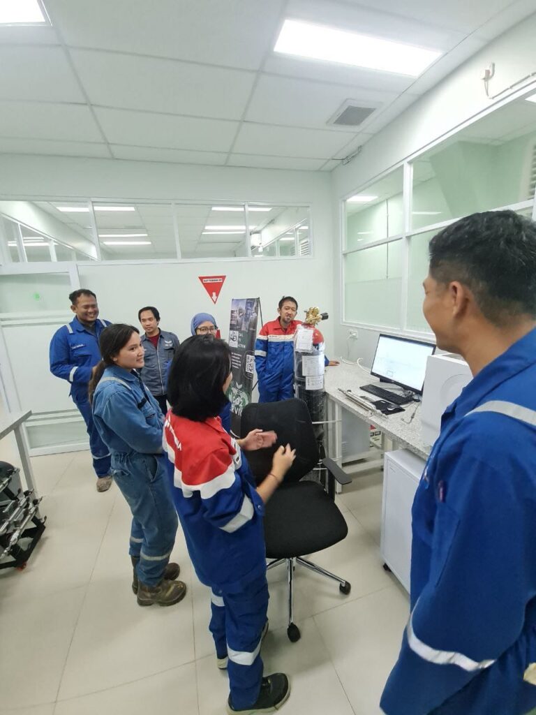 5 Alasan Mengapa Industri Anda Membutuhkan Automated Sampling Systems - laboratorium PT DnD Java Indonesia